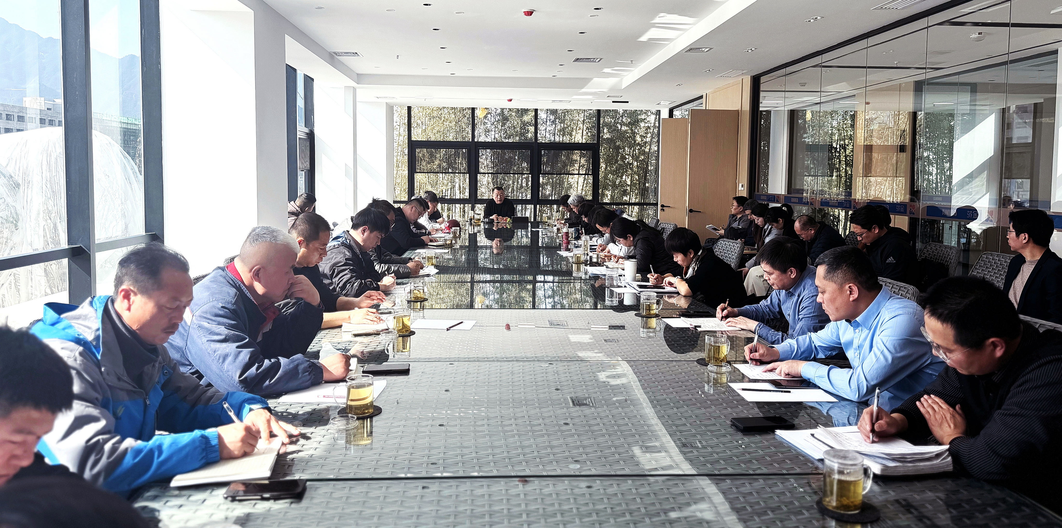東升國(guó)際股份董事長(zhǎng)邢雅江攜經(jīng)營(yíng)管理團(tuán)隊(duì)一行對(duì)草堂項(xiàng)目施工現(xiàn)場(chǎng)進(jìn)行全面巡查 東升國(guó)際股份董事長(zhǎng)邢雅江攜經(jīng)營(yíng)管理團(tuán)隊(duì)一行對(duì)草堂項(xiàng)目施工現(xiàn)場(chǎng)進(jìn)行全面巡查